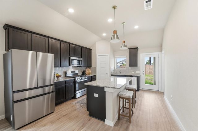 8122 Royal Breeze Drive, Cypress, TX 77433