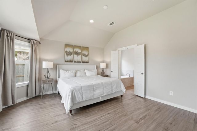 8122 Royal Breeze Drive, Cypress, TX 77433