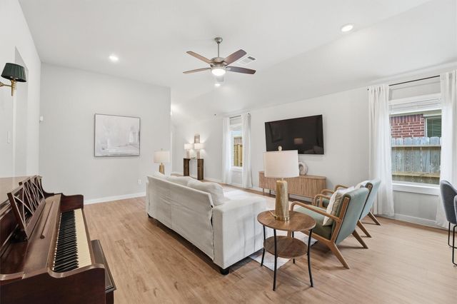 8122 Royal Breeze Drive, Cypress, TX 77433