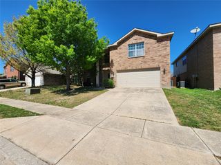 5709 Valley Stream Way, Fort Worth, TX 76244