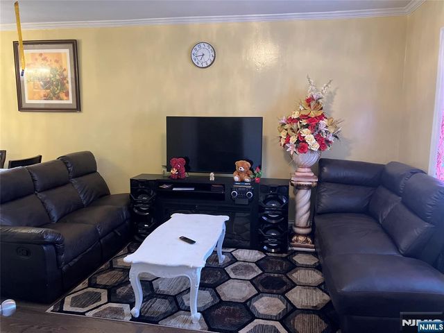 21 Lake Street, East Orange, NJ 07017