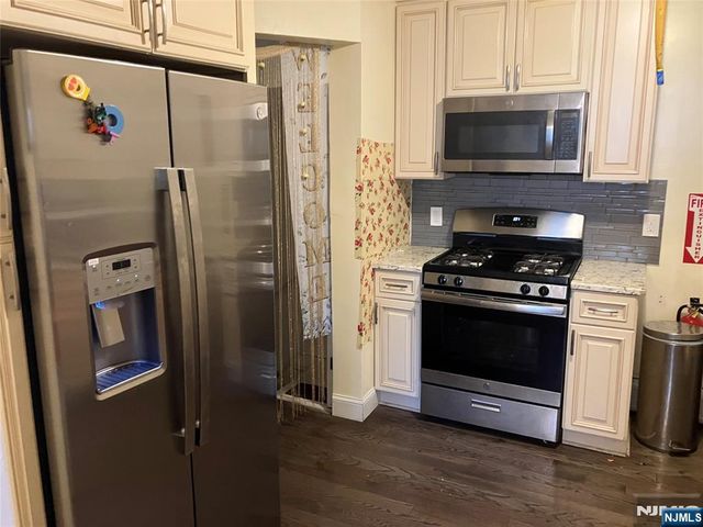 21 Lake Street, East Orange, NJ 07017