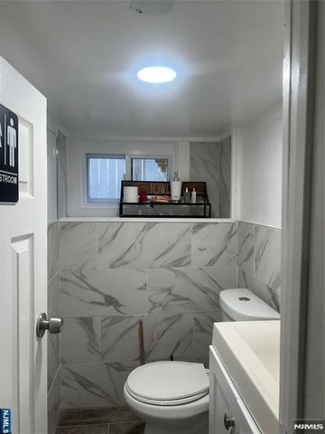 21 Lake Street, East Orange, NJ 07017