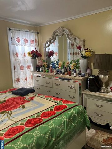 21 Lake Street, East Orange, NJ 07017