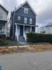 21 Lake Street, East Orange, NJ 07017