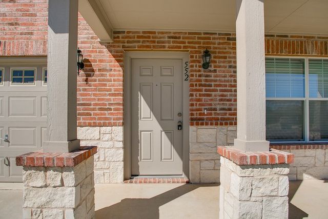 552 Crystal Springs Drive, Fort Worth, TX 76108