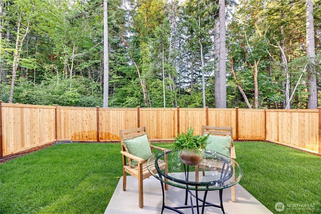 266 NE Shadowhawk Lane, Bremerton, WA 98311