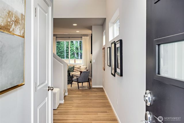 266 NE Shadowhawk Lane, Bremerton, WA 98311