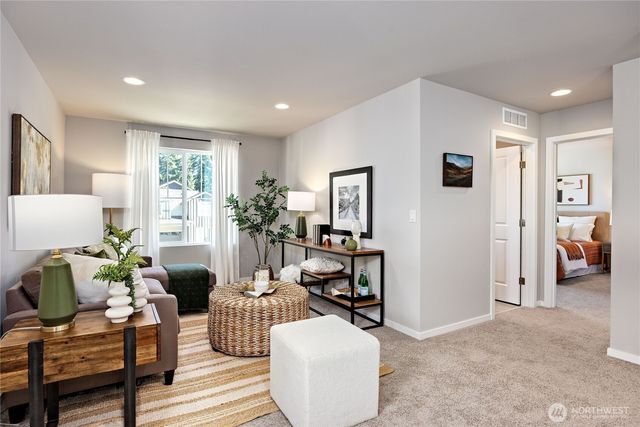 266 NE Shadowhawk Lane, Bremerton, WA 98311