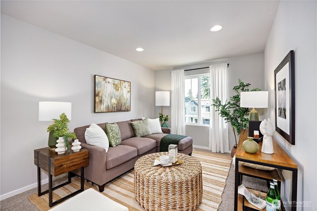 266 NE Shadowhawk Lane, Bremerton, WA 98311