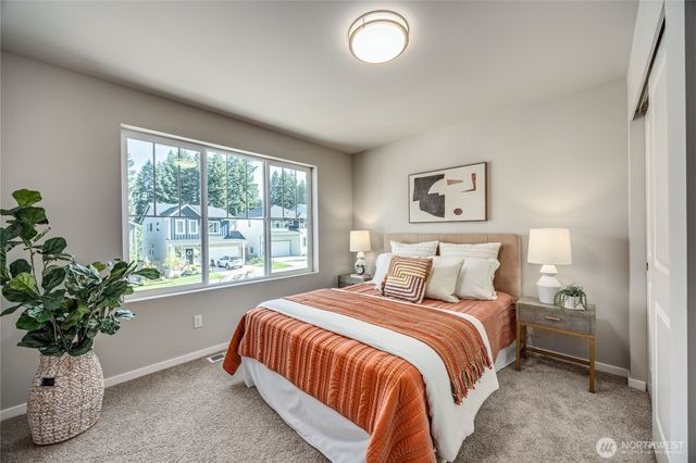 266 NE Shadowhawk Lane, Bremerton, WA 98311