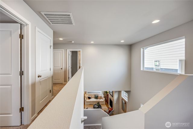 266 NE Shadowhawk Lane, Bremerton, WA 98311