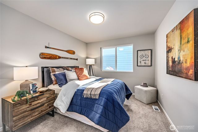 266 NE Shadowhawk Lane, Bremerton, WA 98311