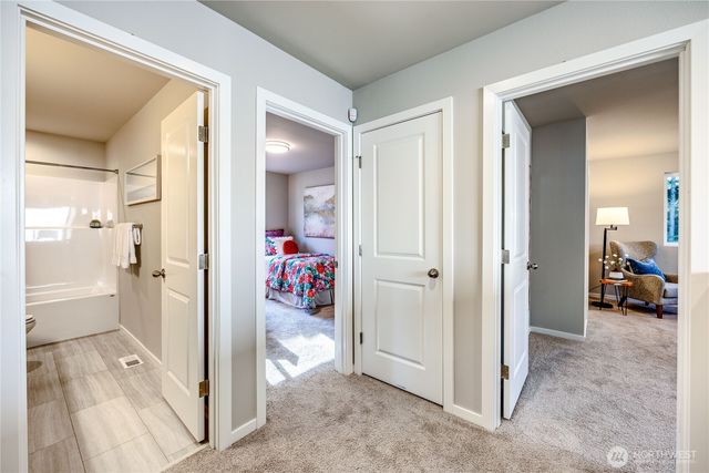 266 NE Shadowhawk Lane, Bremerton, WA 98311