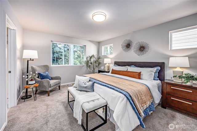 266 NE Shadowhawk Lane, Bremerton, WA 98311