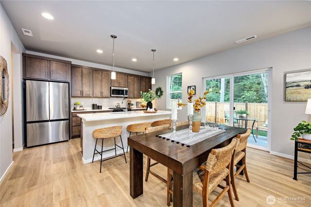 266 NE Shadowhawk Lane, Bremerton, WA 98311