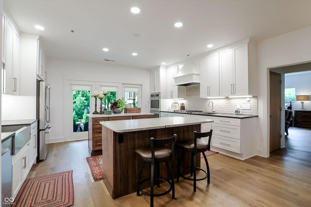 1030 Jackson Street, Columbus, IN 47201