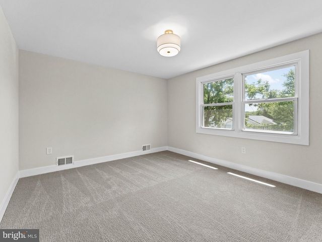 135 MIDDLEBURY LN, Willingboro, NJ 08046