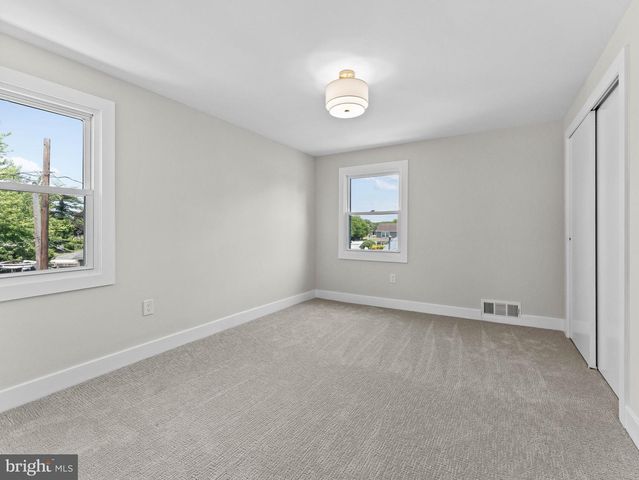 135 MIDDLEBURY LN, Willingboro, NJ 08046