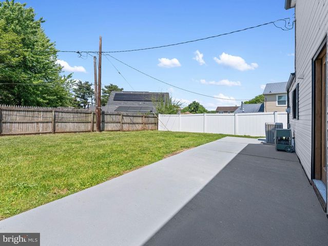 135 MIDDLEBURY LN, Willingboro, NJ 08046