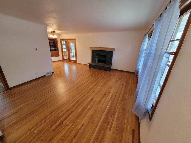 10 Logan Avenue E, West Saint Paul, MN 55118