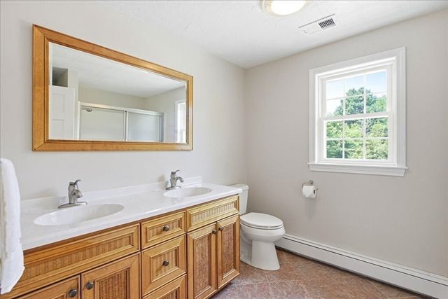 196 Hudson St, Halifax, MA 02338