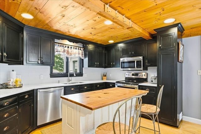 196 Hudson St, Halifax, MA 02338