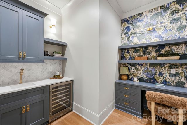 617 Shelton Street, Charlotte, NC 28270