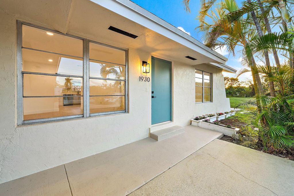 1930 Service Road, North Palm Beach, FL 33408