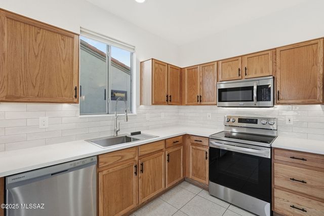 4751 S Longmore Drive, Green Valley, AZ 85622