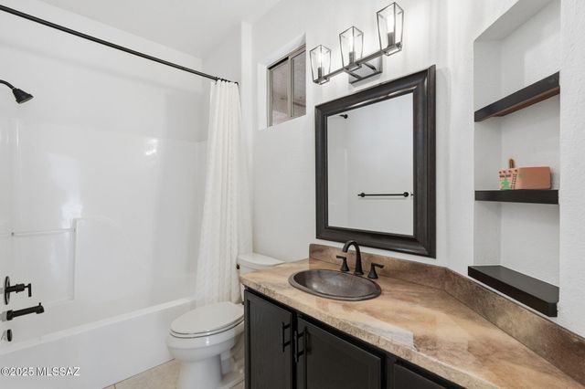 4751 S Longmore Drive, Green Valley, AZ 85622