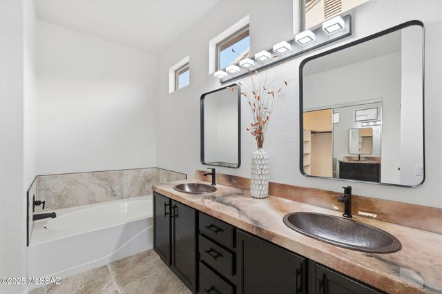 4751 S Longmore Drive, Green Valley, AZ 85622