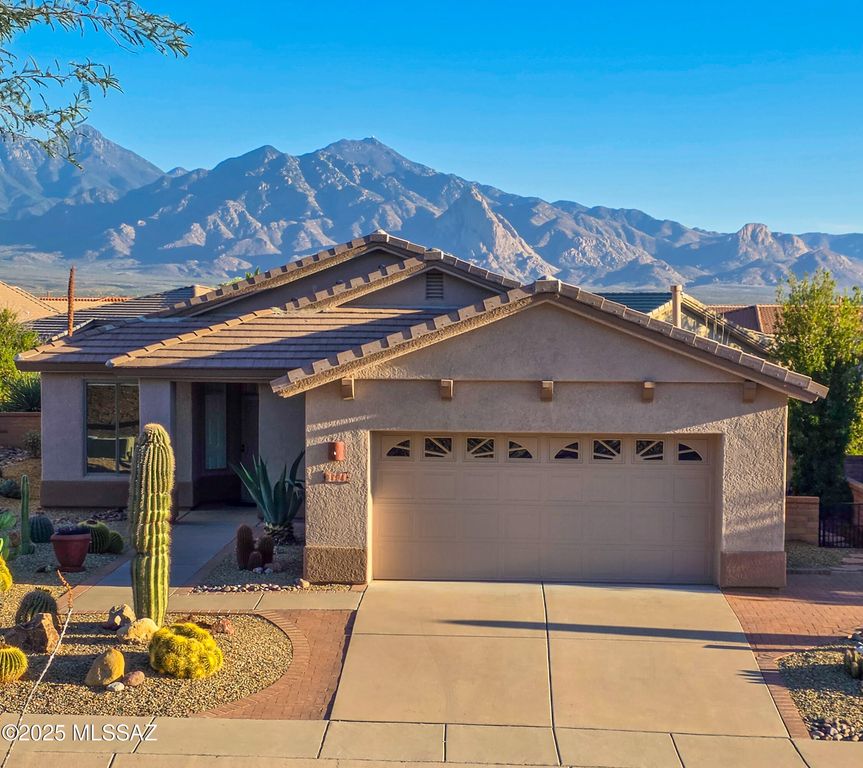 4751 S Longmore Drive, Green Valley, AZ 85622