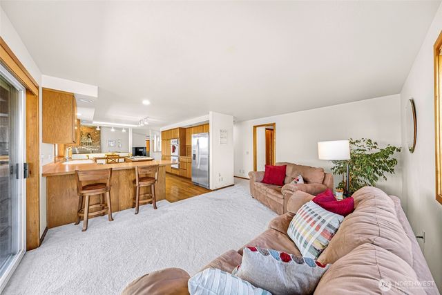 8059 Comox Road, Blaine, WA 98230