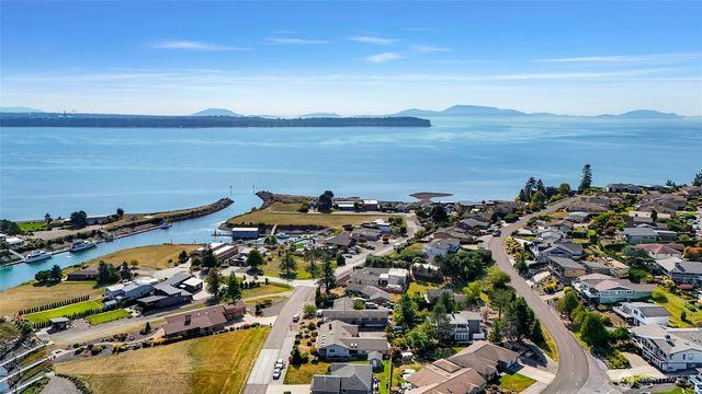 8059 Comox Road, Blaine, WA 98230