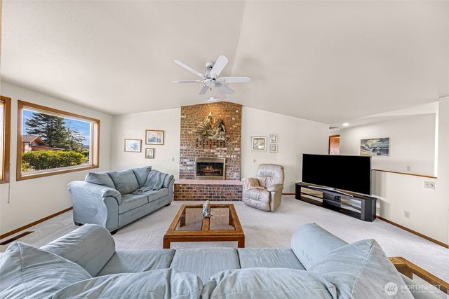 8059 Comox Road, Blaine, WA 98230