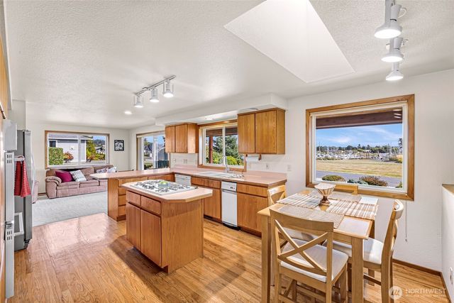 8059 Comox Road, Blaine, WA 98230