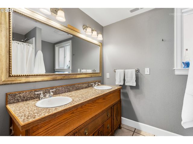 16229 Sw LAKE FOREST Blvd, Lake Oswego, OR 97035