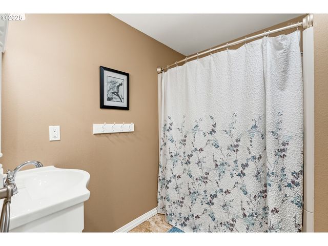 16229 Sw LAKE FOREST Blvd, Lake Oswego, OR 97035