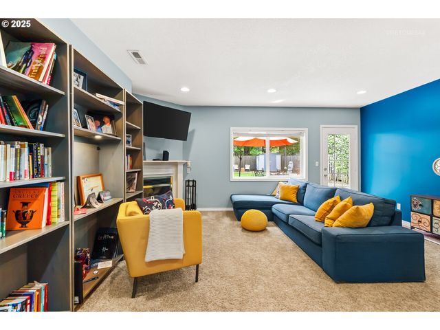 16229 Sw LAKE FOREST Blvd, Lake Oswego, OR 97035