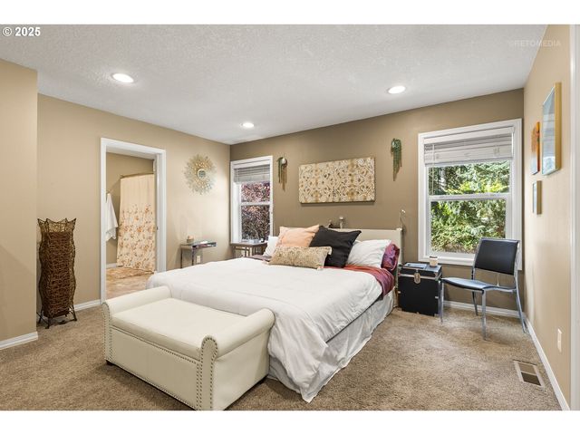 16229 Sw LAKE FOREST Blvd, Lake Oswego, OR 97035