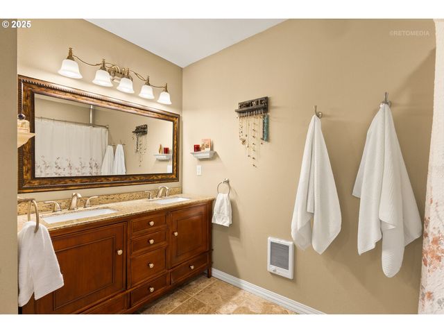 16229 Sw LAKE FOREST Blvd, Lake Oswego, OR 97035