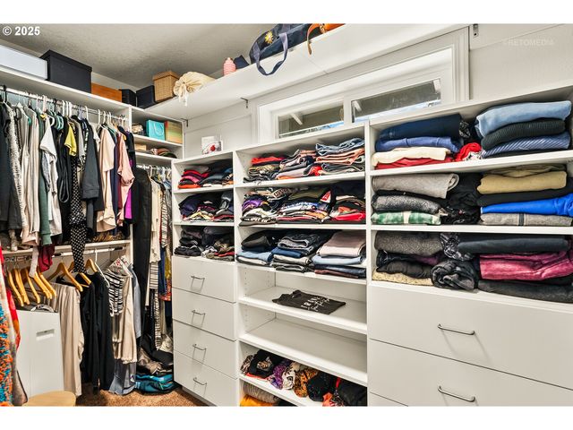 16229 Sw LAKE FOREST Blvd, Lake Oswego, OR 97035