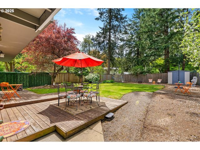 16229 Sw LAKE FOREST Blvd, Lake Oswego, OR 97035