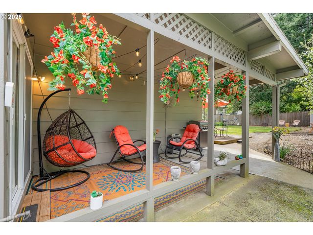 16229 Sw LAKE FOREST Blvd, Lake Oswego, OR 97035
