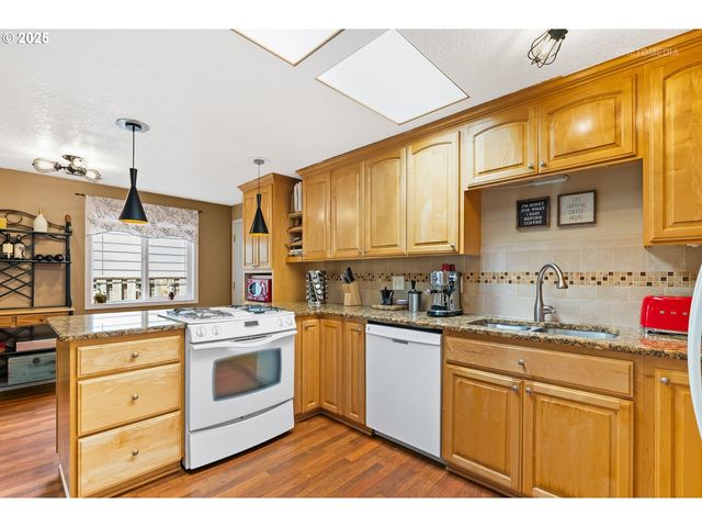 16229 Sw LAKE FOREST Blvd, Lake Oswego, OR 97035