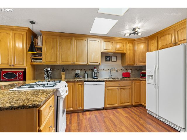 16229 Sw LAKE FOREST Blvd, Lake Oswego, OR 97035