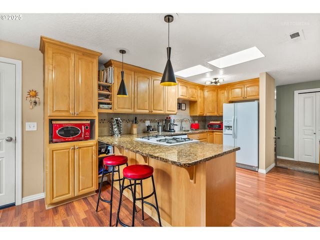 16229 Sw LAKE FOREST Blvd, Lake Oswego, OR 97035