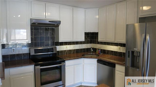 363 Lancaster Court, Piscataway, NJ 08854