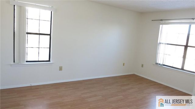 363 Lancaster Court, Piscataway, NJ 08854